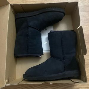 NWB Black Classic Short Uggs Size 9